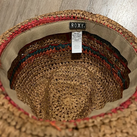 Roxy beach hat, rarely worn! Excellent condition! - Picture 3 of 3
